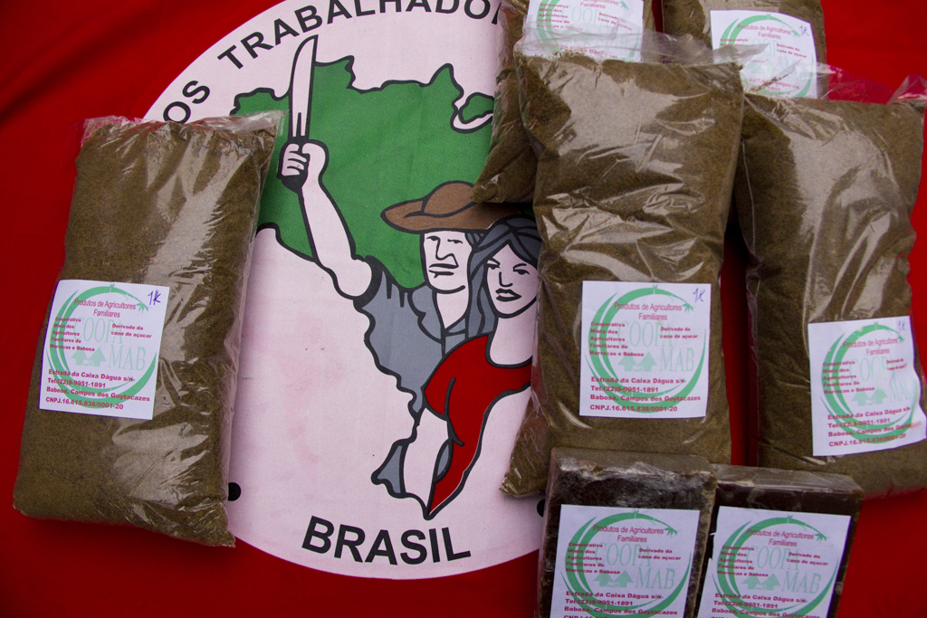 Açúcar mascavo e rapadura, produzidos na agroinústria de Campos dos Goytacazes. Foto: Fábio Caffé/Imagens do Povo.